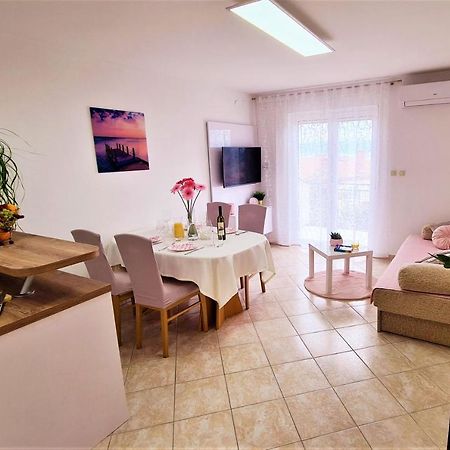 Apartment Karamarko Malinska Extérieur photo