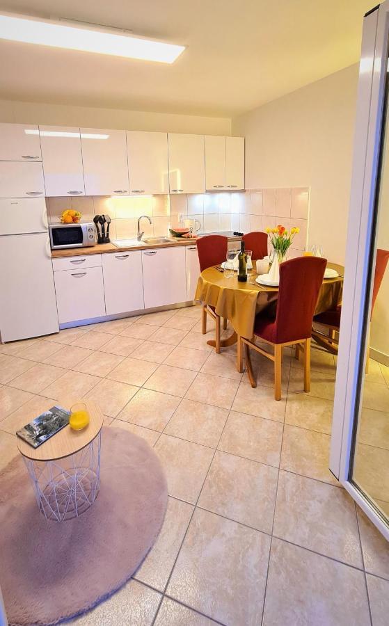 Apartment Karamarko Malinska Extérieur photo