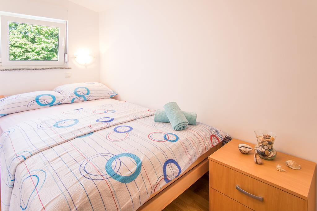 Apartment Karamarko Malinska Extérieur photo